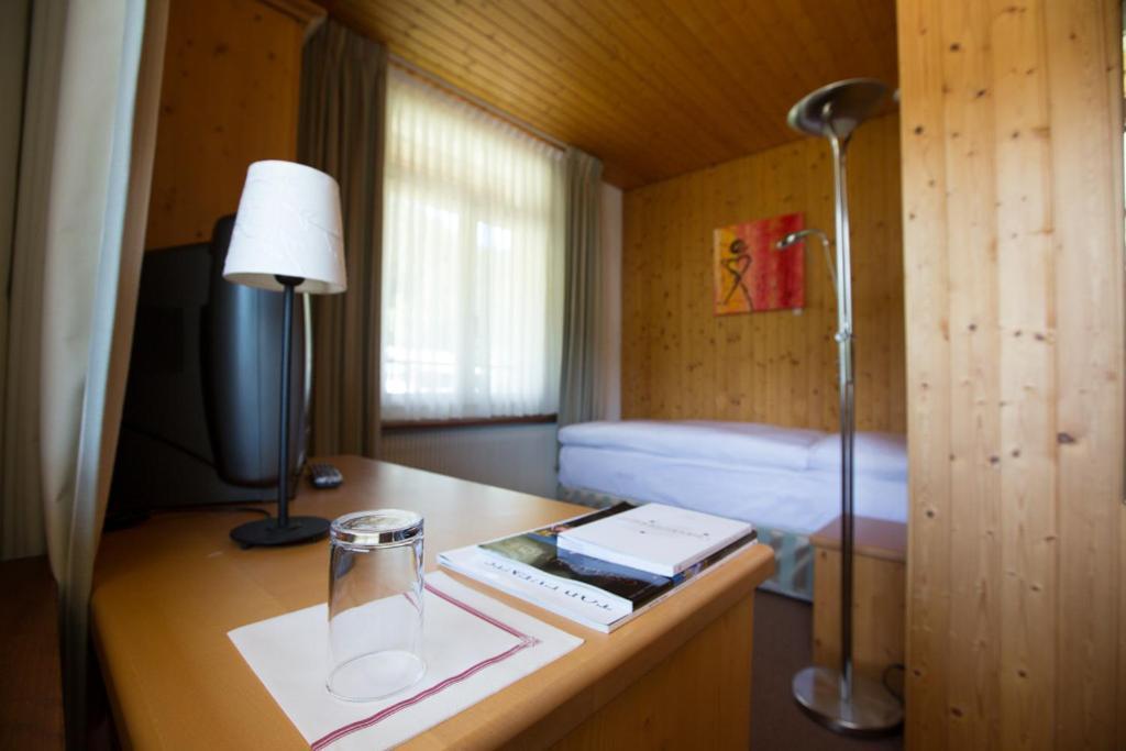 Sonnegg Hotel 츠바이지멘 객실 사진